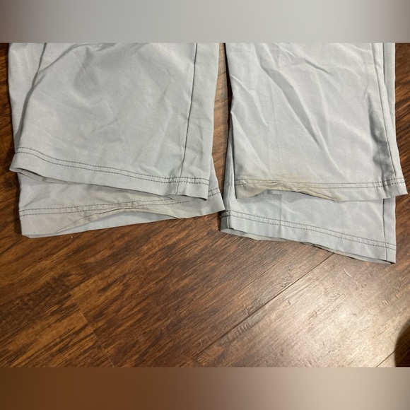 Light gray carhartt scrub bundle - Picture 6 of 6